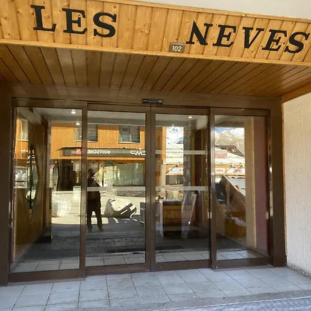 Neves - Location: Pour 4 Personnes Dans Un Quartier Anime / Les Neves Mae-9078