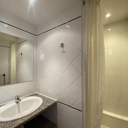 Neves - Location: Pour 4 Personnes Dans Un Quartier Anime / Les Neves Mae-9078 דירה *